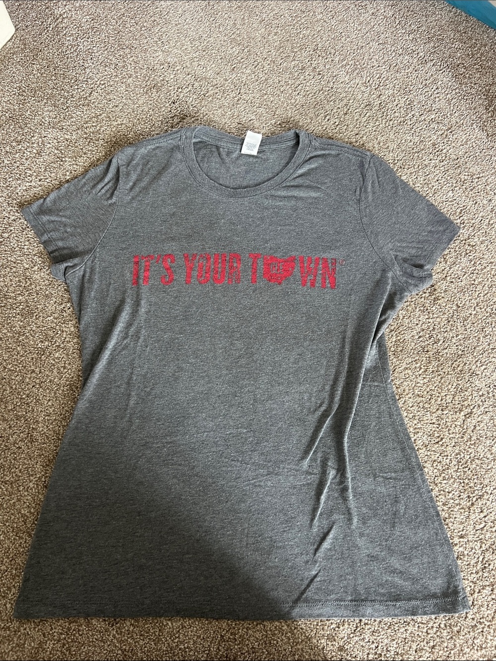 Women's Gray Short-Sleeve Graphic Tee - Red Text